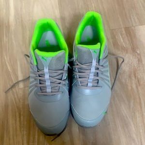 Men’s Puma tennis shoes